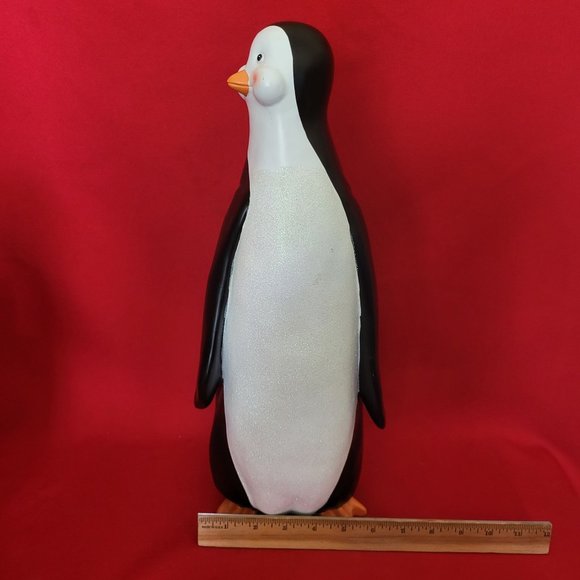 Elements Large Side Looking Emperor Penguin 2007 - Picture 7 of 14